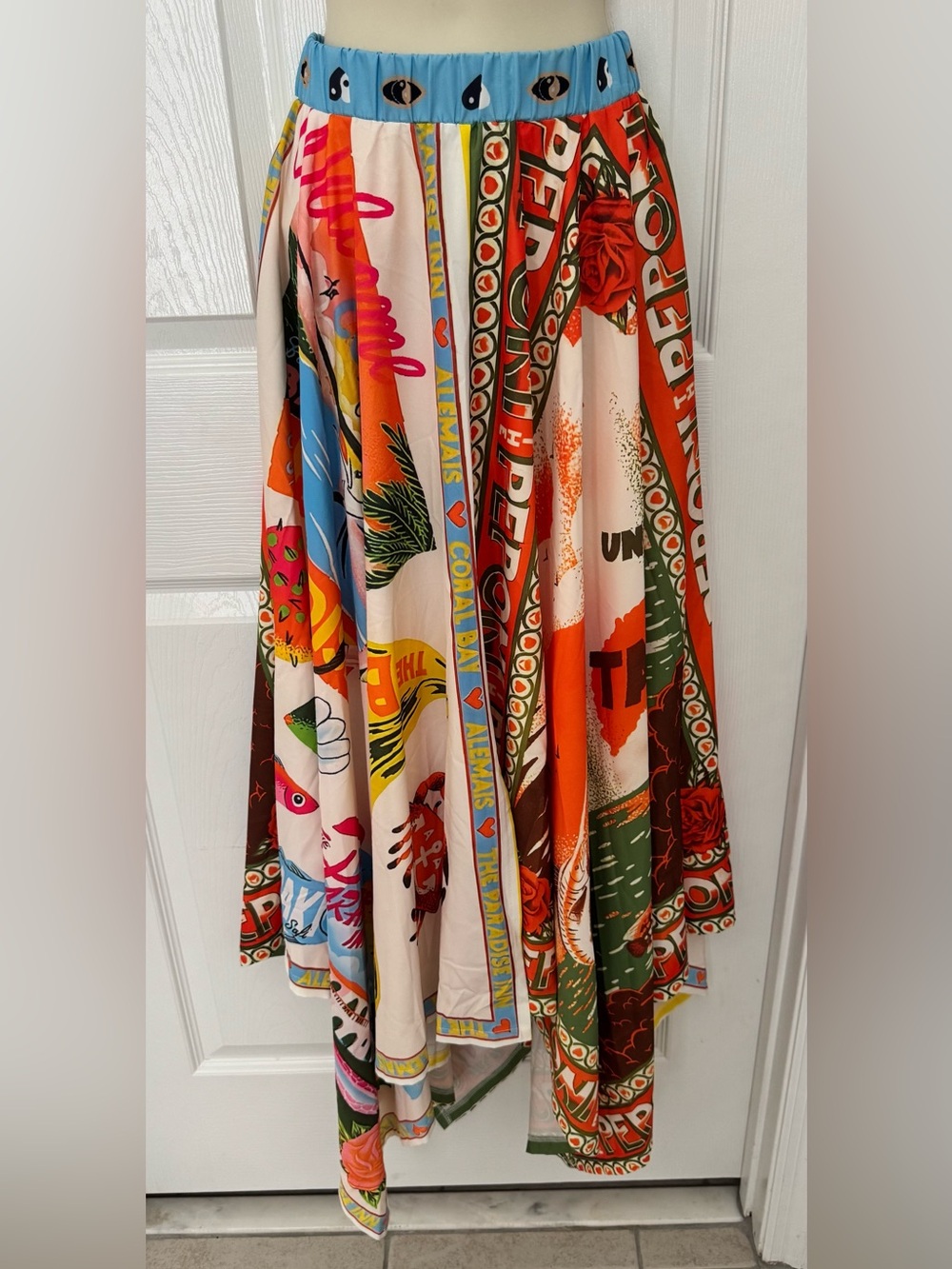 Commense Women’s Printed Handkerchief Hem Skirt Size Small NWT
